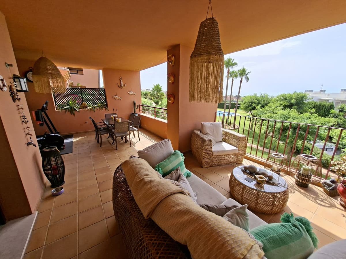 Middle Floor Apartment in La Duquesa — photo 3 of 10