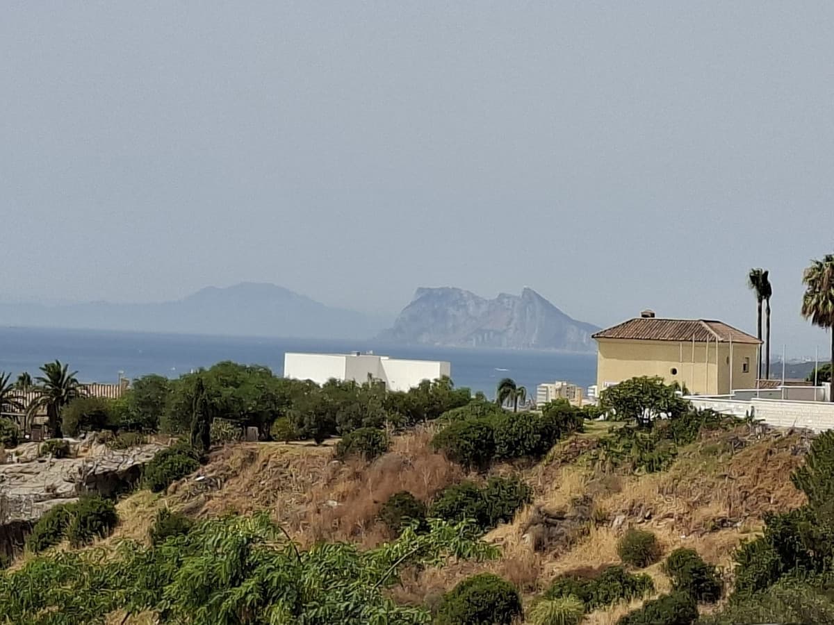 Middle Floor Apartment in La Duquesa — photo 4 of 10