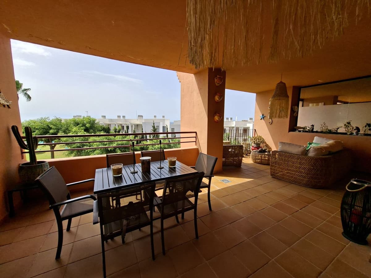 Middle Floor Apartment in La Duquesa — photo 6 of 10