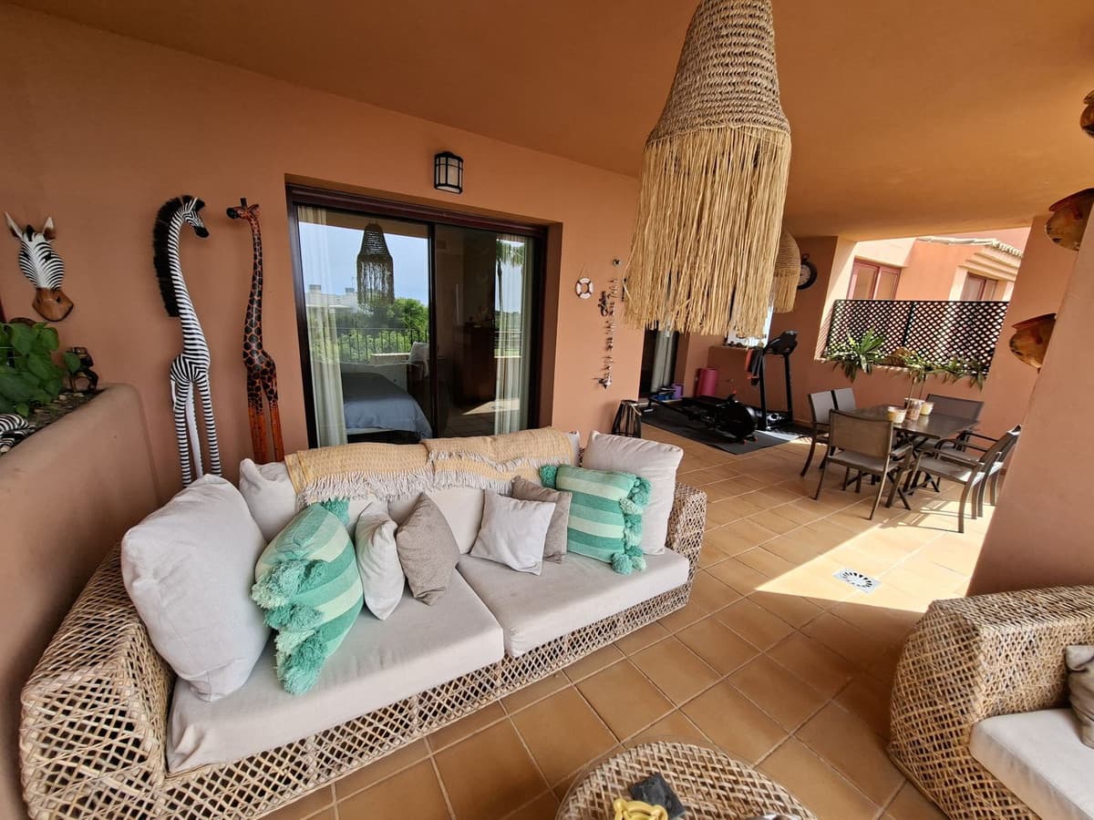 Middle Floor Apartment in La Duquesa — photo 7 of 10