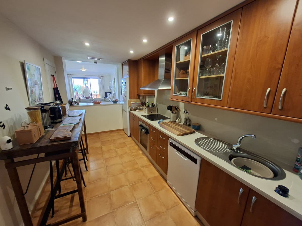 Middle Floor Apartment in La Duquesa — photo 10 of 10