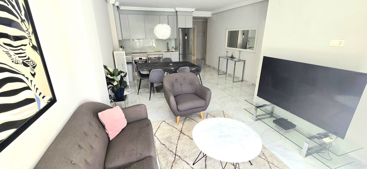 Middle Floor Apartment in Nueva Andalucía — photo 6 of 10