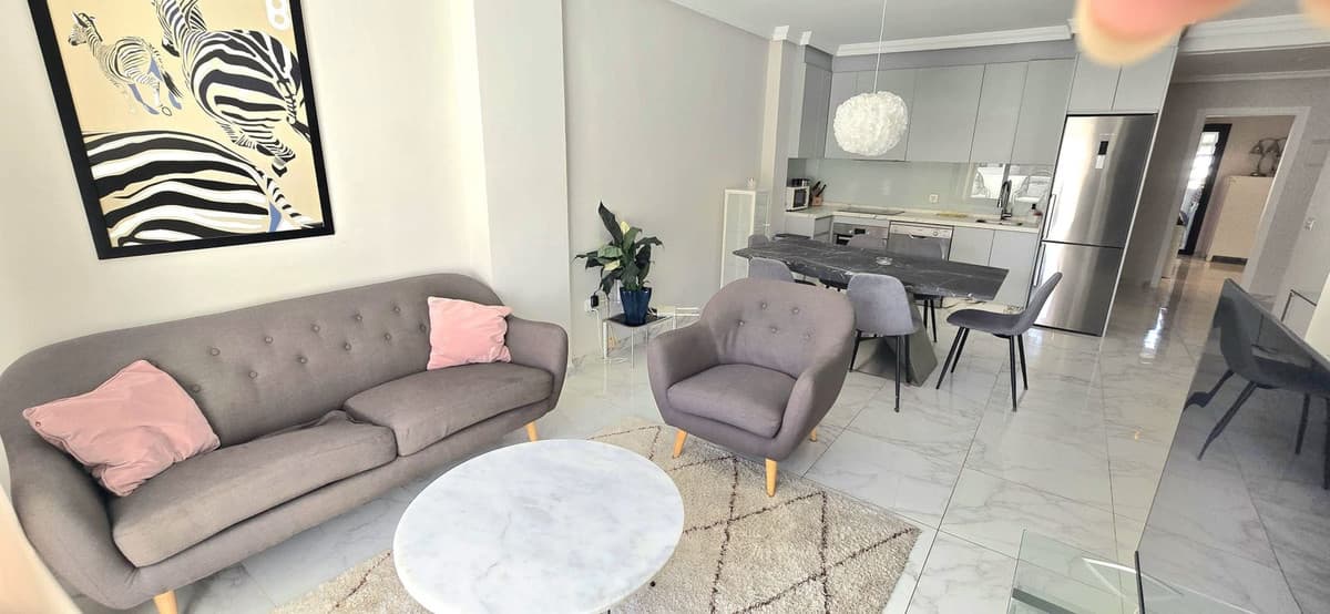 Middle Floor Apartment in Nueva Andalucía — photo 7 of 10