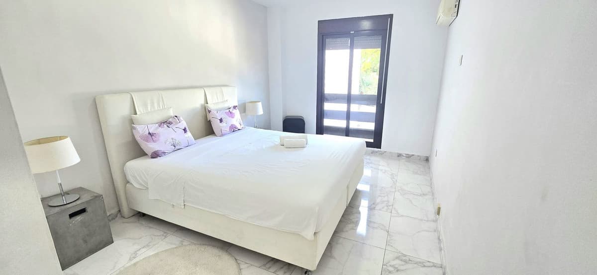 Middle Floor Apartment in Nueva Andalucía — photo 10 of 10