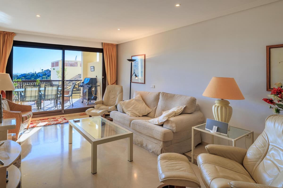 Ground Floor Apartment in Benahavís — photo 2 of 10