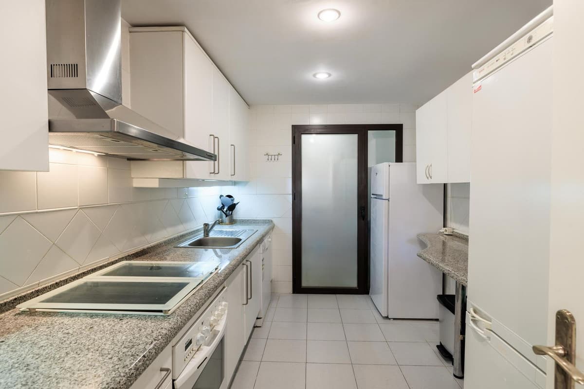 Ground Floor Apartment in Benahavís — photo 8 of 10