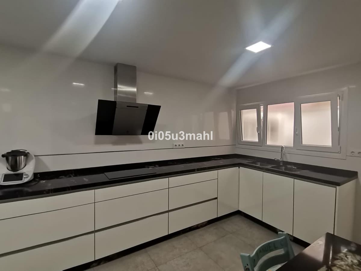 Middle Floor Apartment in El Palo