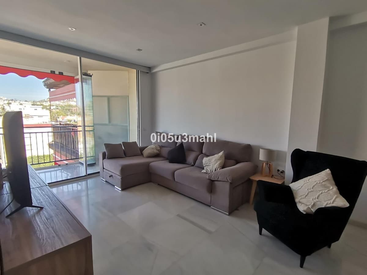 Middle Floor Apartment in El Palo — photo 2 of 10