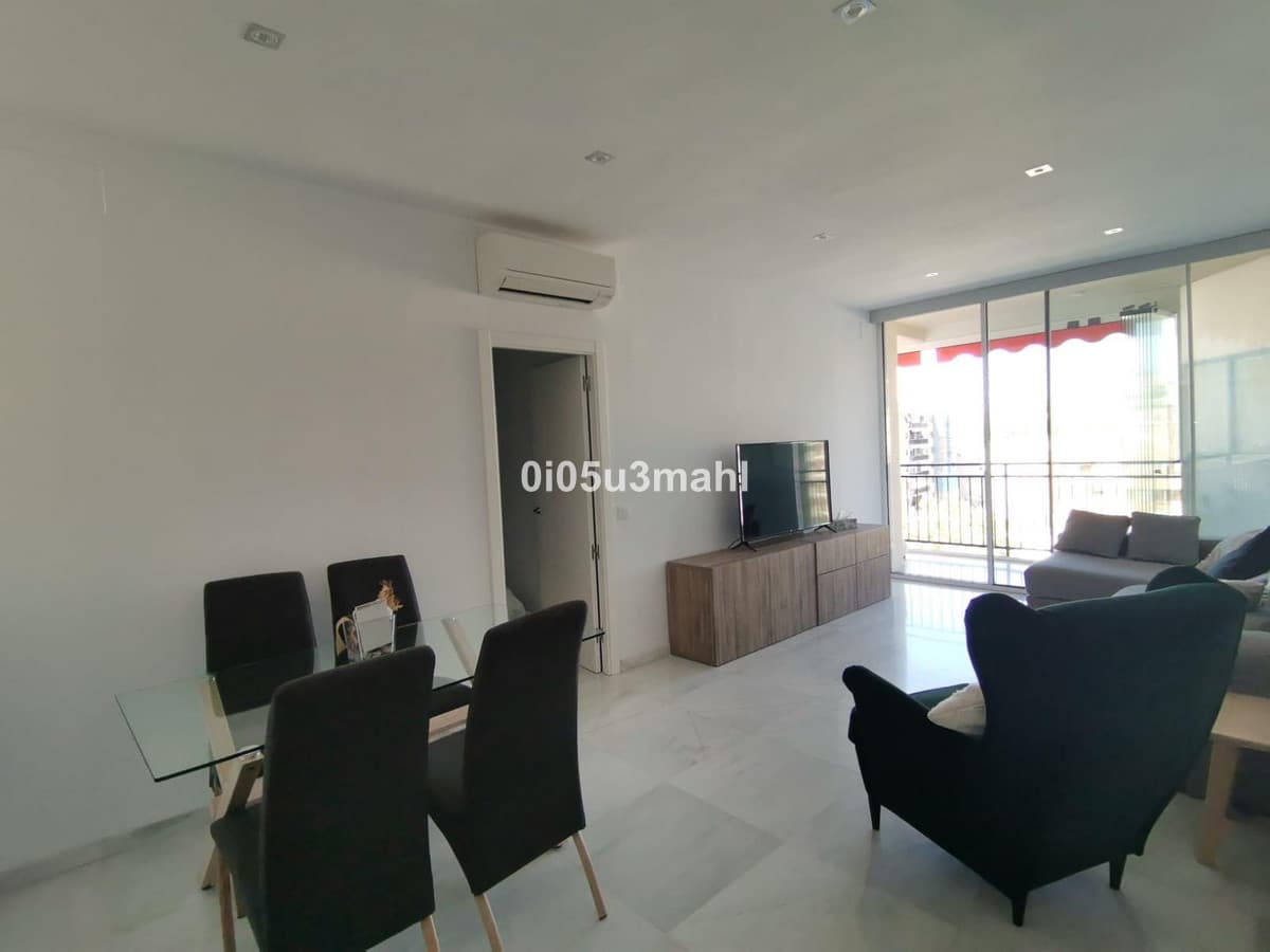 Middle Floor Apartment in El Palo — photo 4 of 10