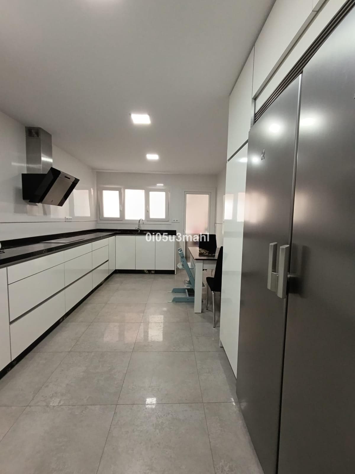Middle Floor Apartment in El Palo — photo 9 of 10