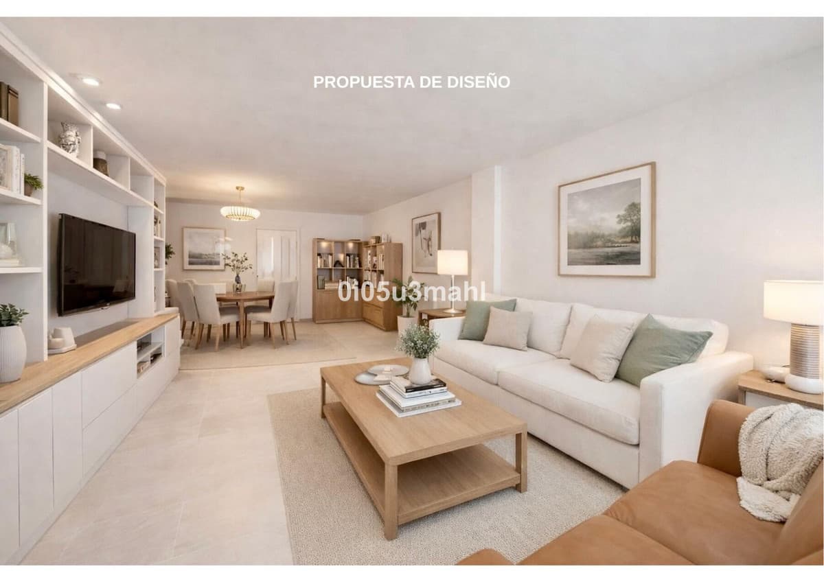 Middle Floor Apartment in Málaga — photo 1 of 10