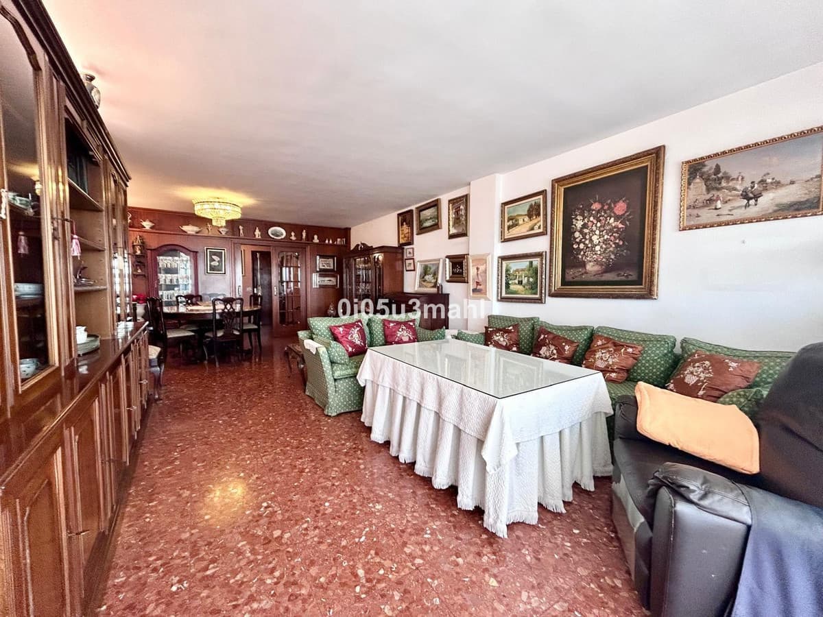 Middle Floor Apartment in Málaga — photo 2 of 10