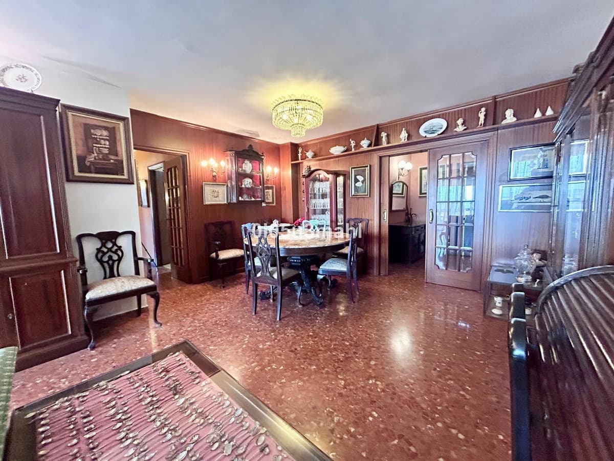 Middle Floor Apartment in Málaga — photo 6 of 10