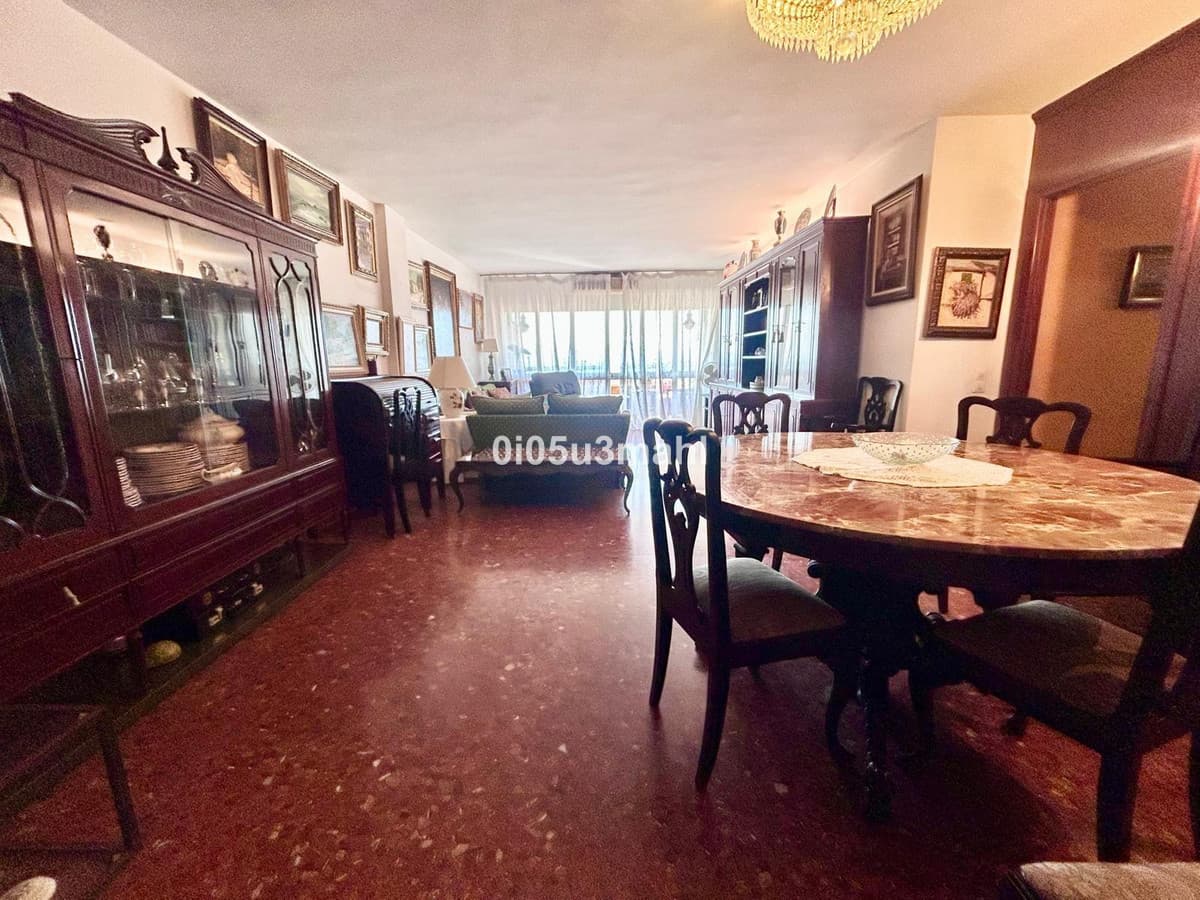 Middle Floor Apartment in Málaga — photo 7 of 10