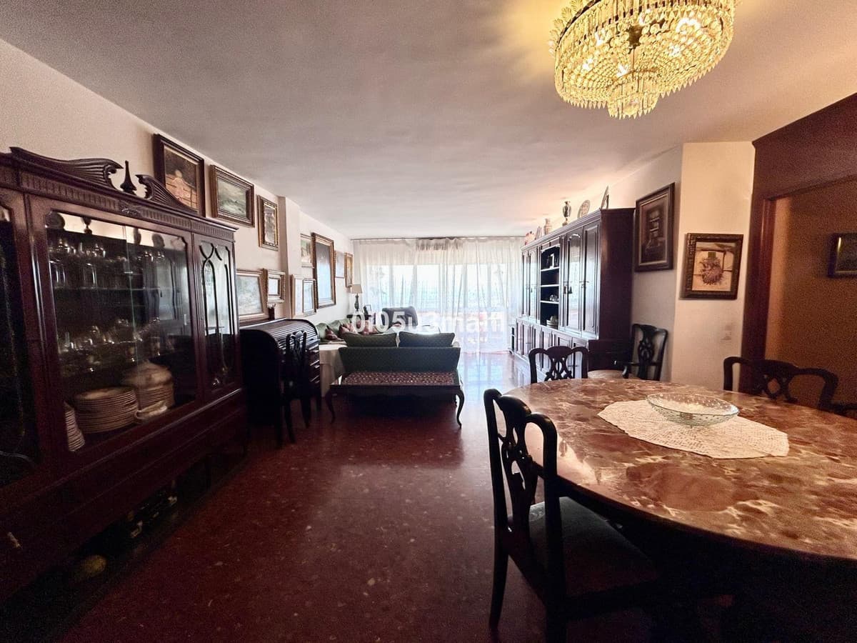 Middle Floor Apartment in Málaga — photo 8 of 10
