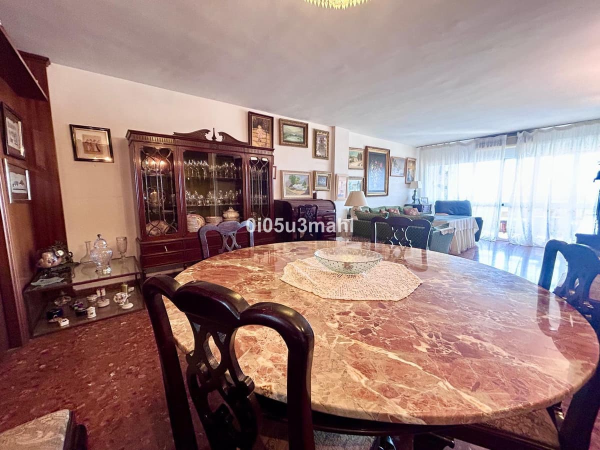 Middle Floor Apartment in Málaga — photo 9 of 10