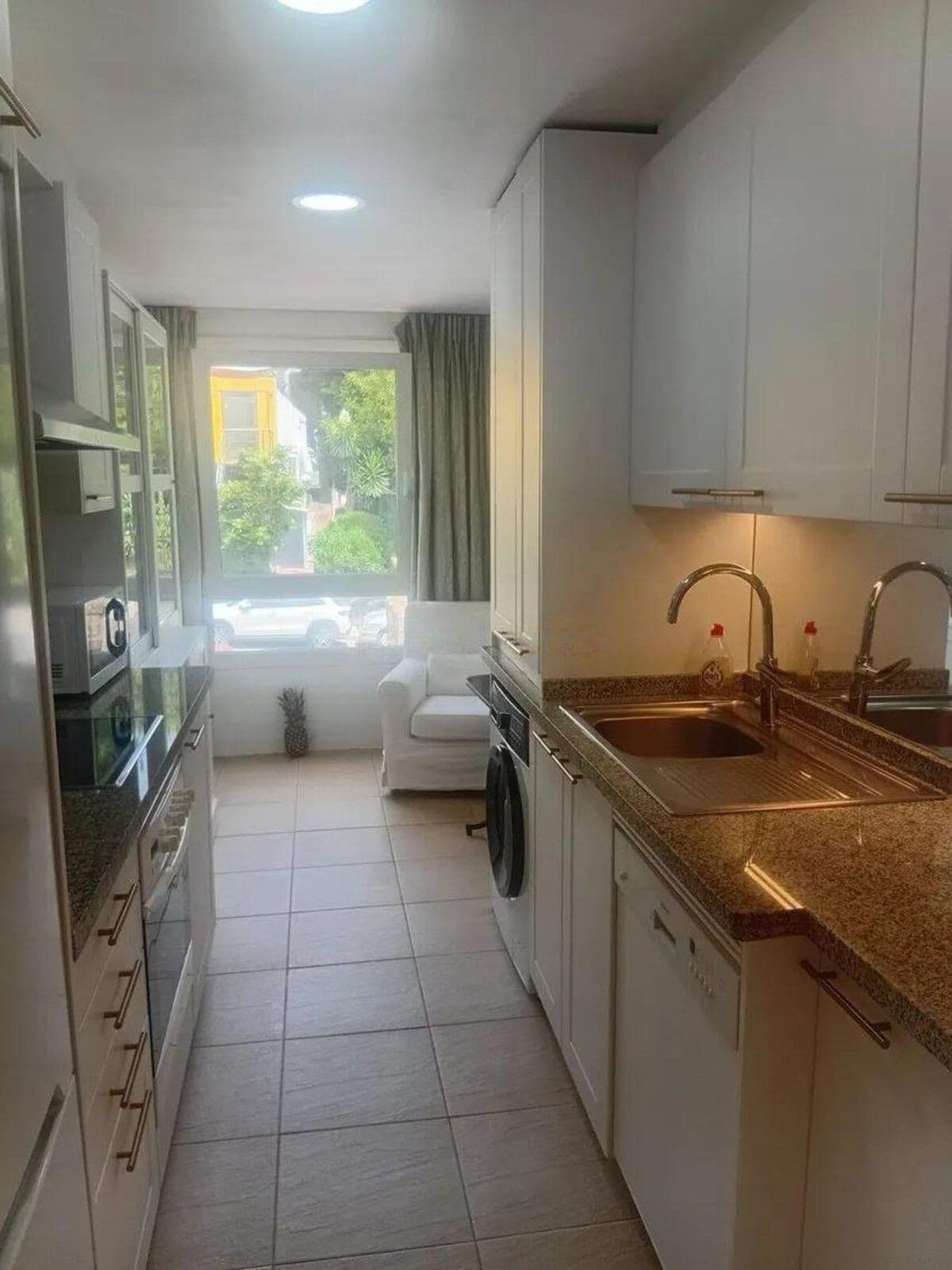 Middle Floor Apartment in The Golden Mile — photo 9 of 10