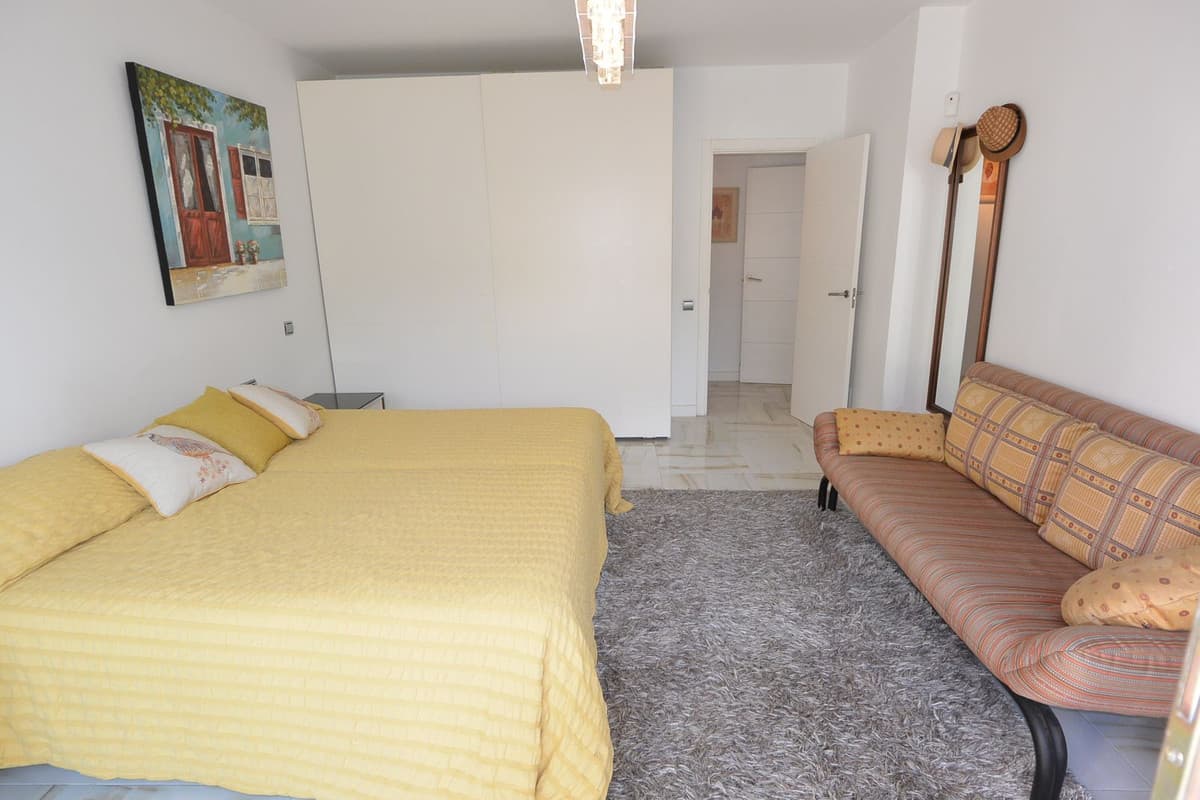 Middle Floor Apartment in The Golden Mile — photo 7 of 10
