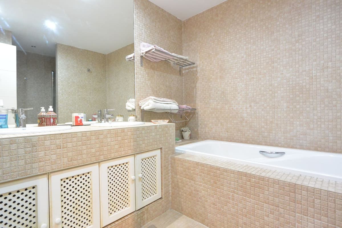 Middle Floor Apartment in The Golden Mile — photo 8 of 10
