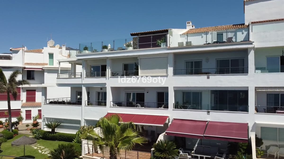 Middle Floor Apartment in Benalmadena Costa — photo 3 of 10