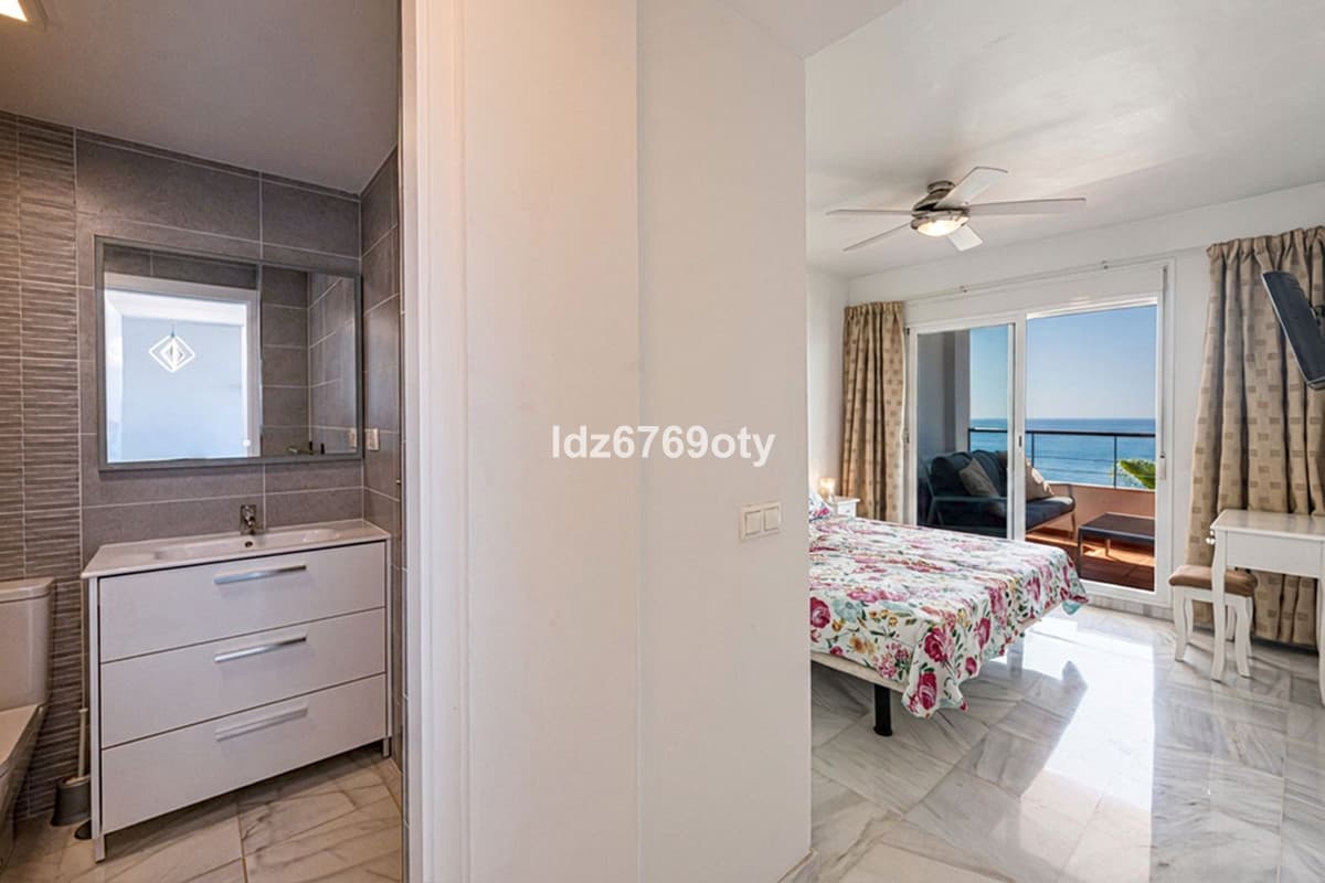 Middle Floor Apartment in Benalmadena Costa — photo 10 of 10