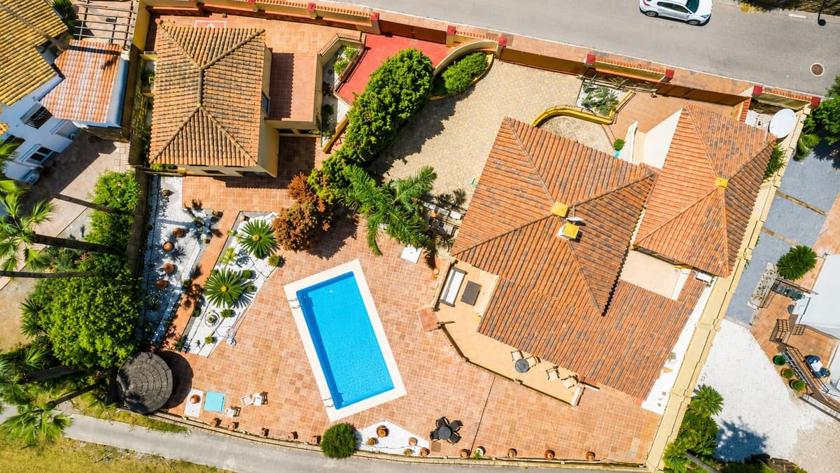 Detached Villa in La Duquesa — photo 3 of 10