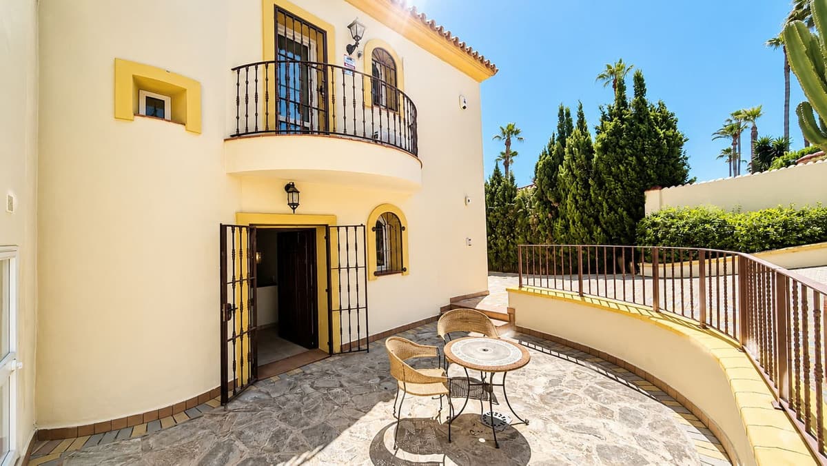 Detached Villa in La Duquesa — photo 4 of 10