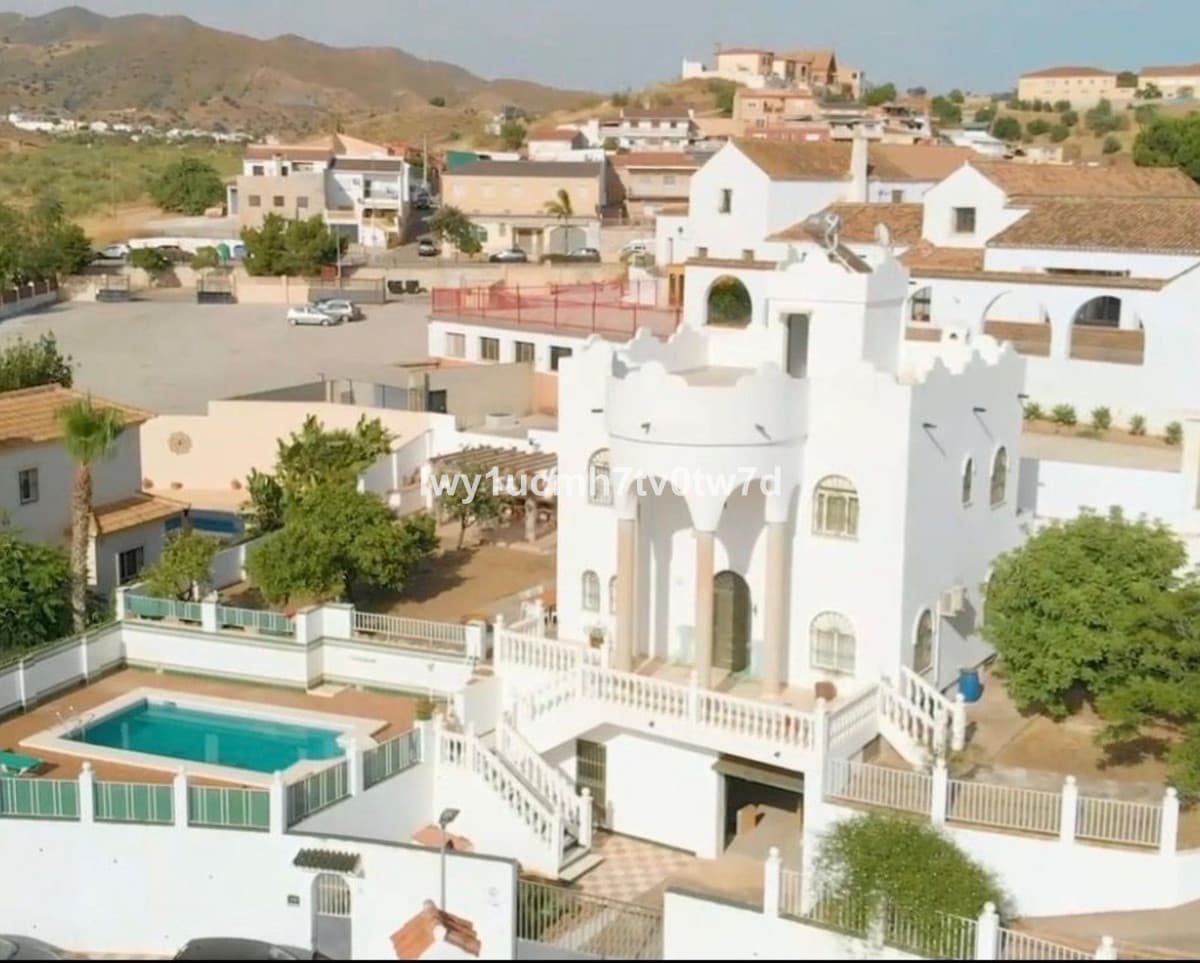 Detached Villa in Puerto de la Torre — photo 1 of 10
