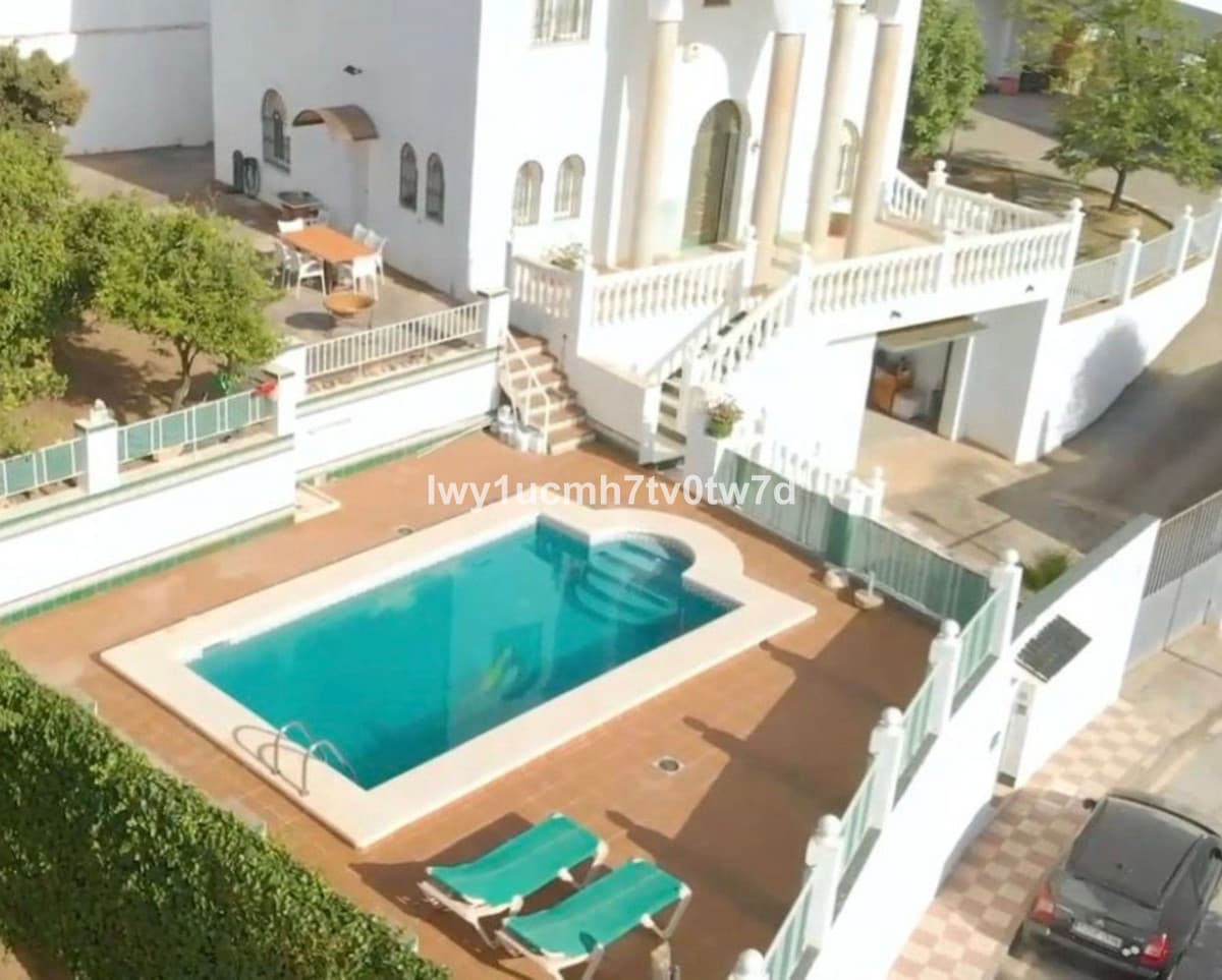 Detached Villa in Puerto de la Torre — photo 2 of 10