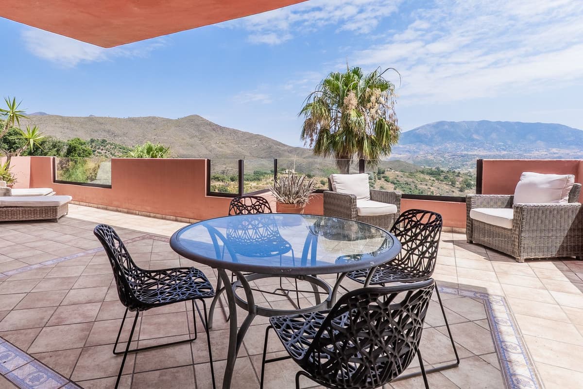 Middle Floor Apartment in La Mairena — photo 5 of 10