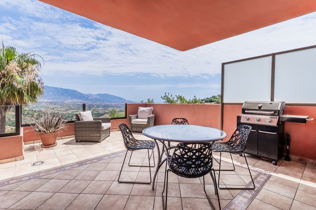 Middle Floor Apartment in La Mairena — photo 10 of 10