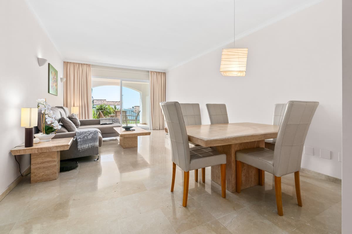 Ground Floor Apartment in Benahavís — photo 2 of 10