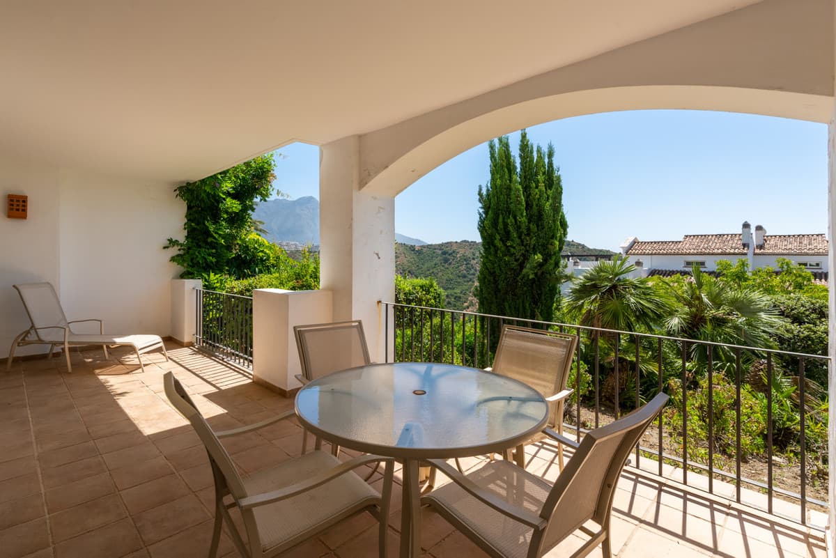 Ground Floor Apartment in Benahavís — photo 4 of 10