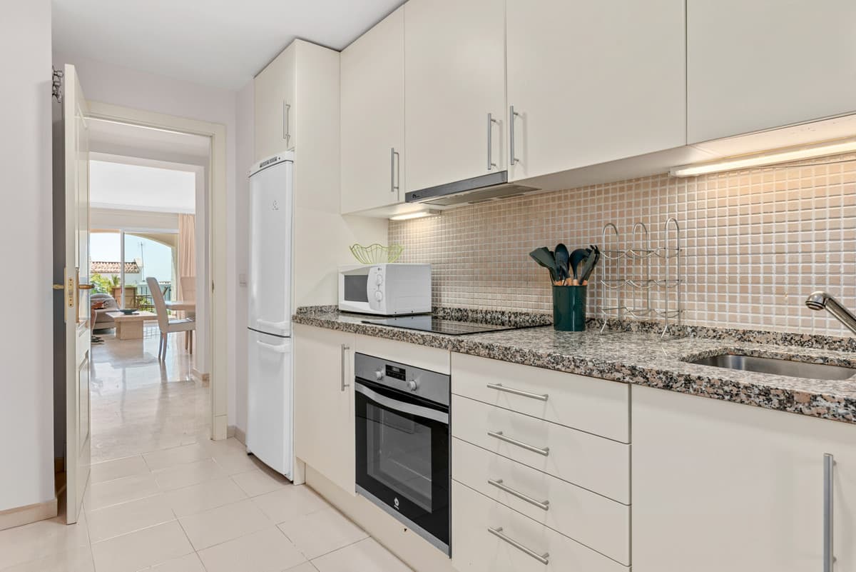 Ground Floor Apartment in Benahavís — photo 5 of 10