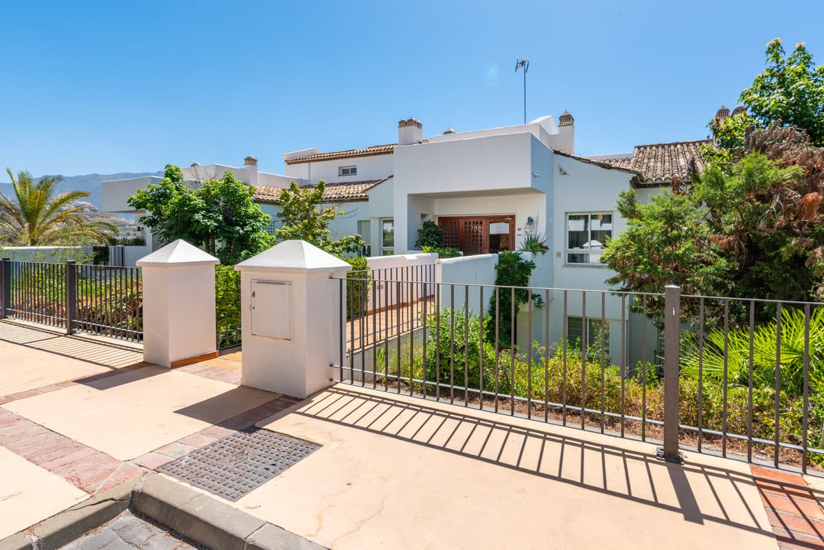 Ground Floor Apartment in Benahavís — photo 8 of 10