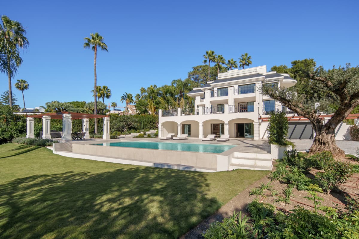 Detached Villa in Nueva Andalucía