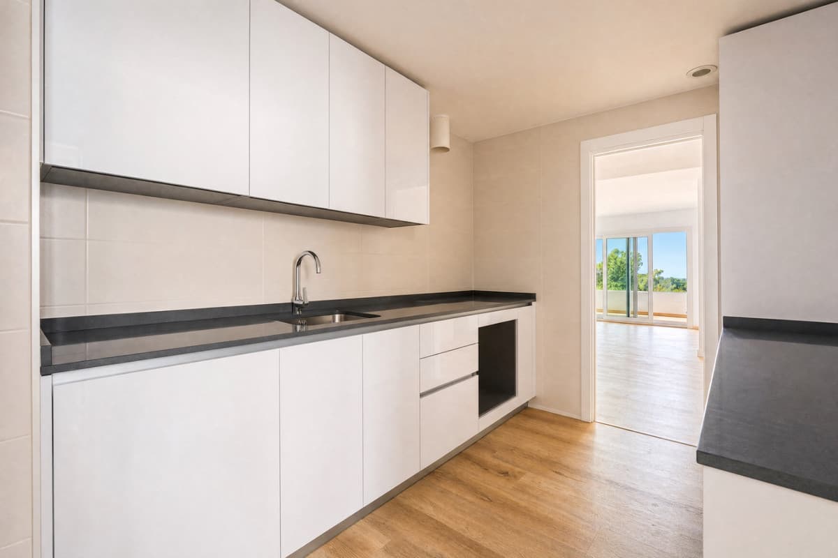 Middle Floor Apartment in Nueva Andalucía — photo 10 of 10