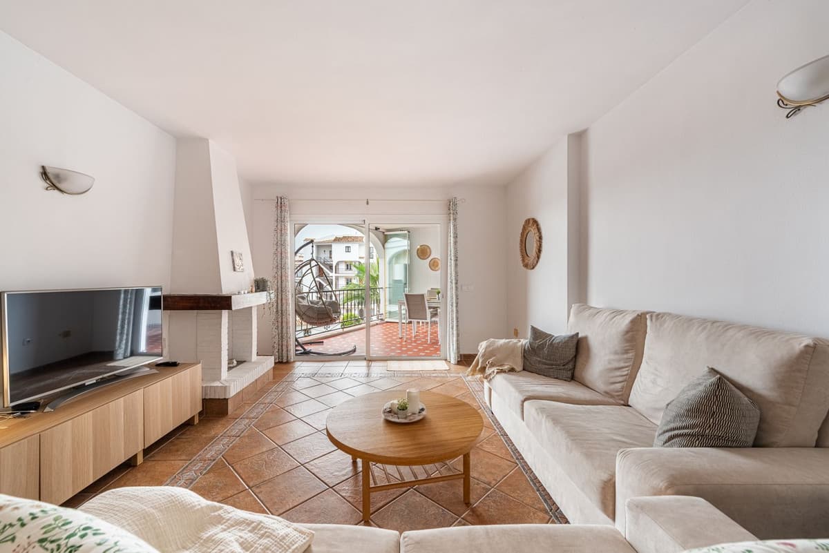 Middle Floor Apartment in Riviera del Sol — photo 3 of 10