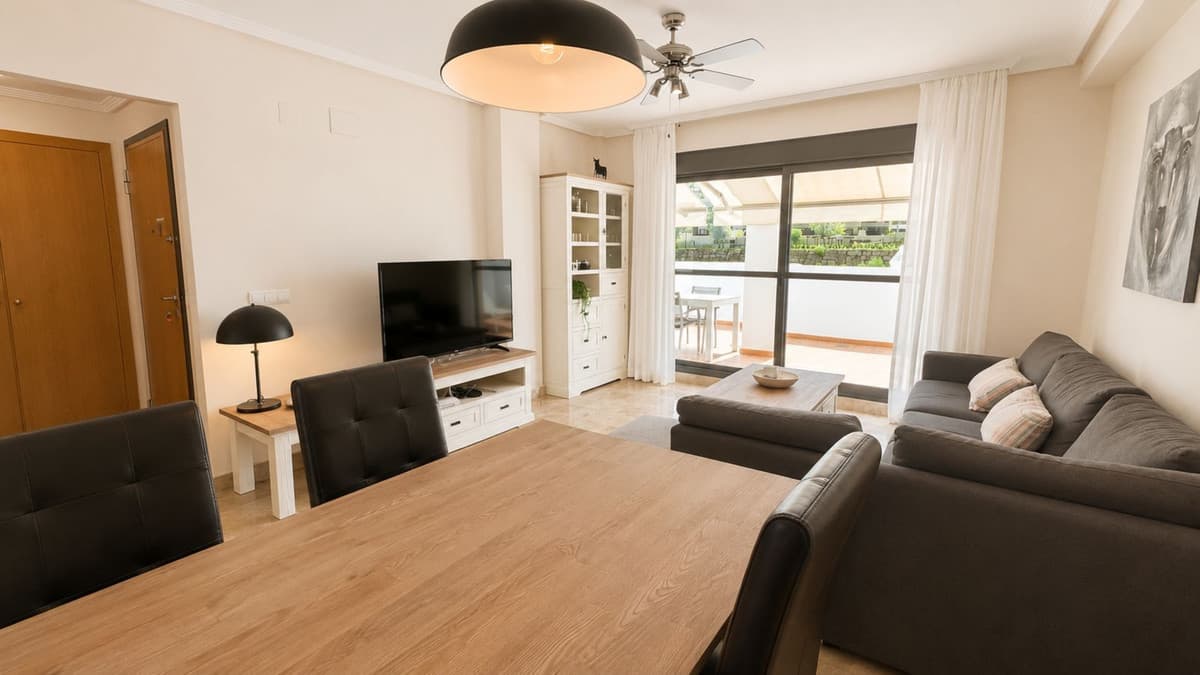 Middle Floor Apartment in Estepona — photo 1 of 10