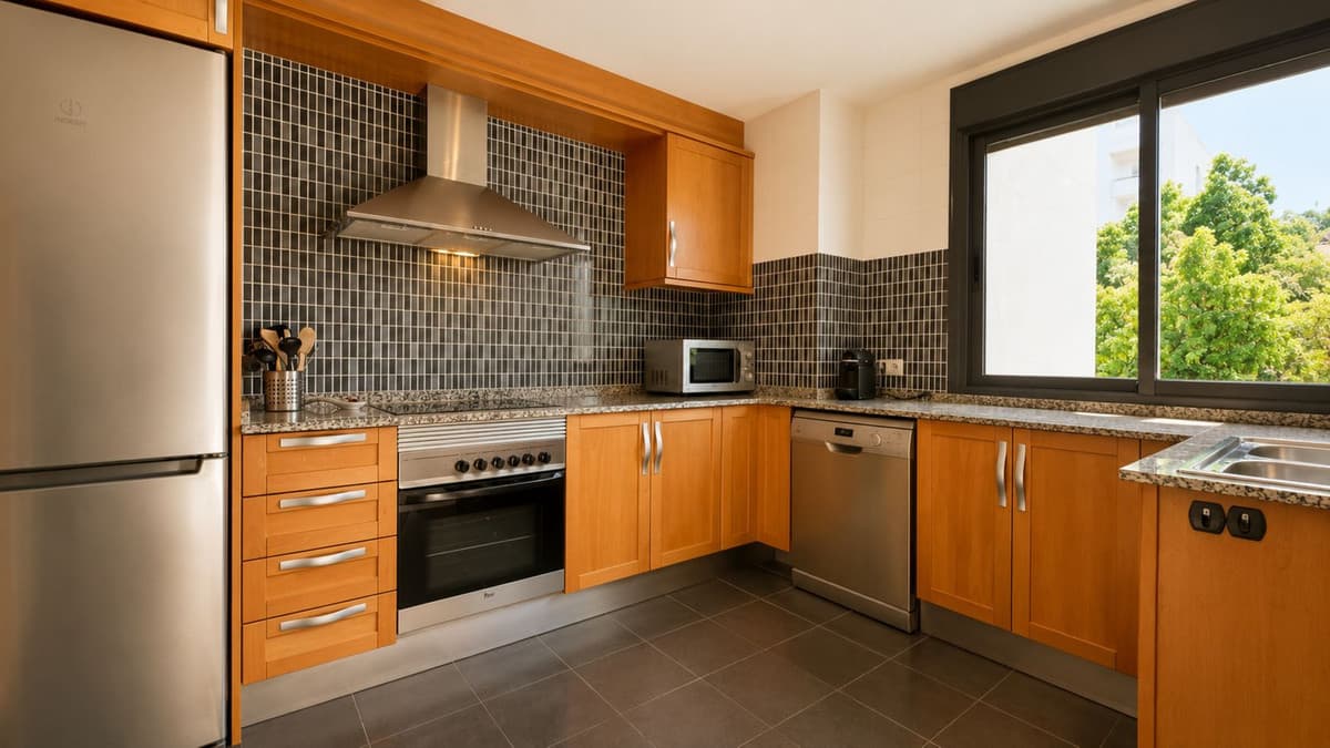 Middle Floor Apartment in Estepona — photo 5 of 10