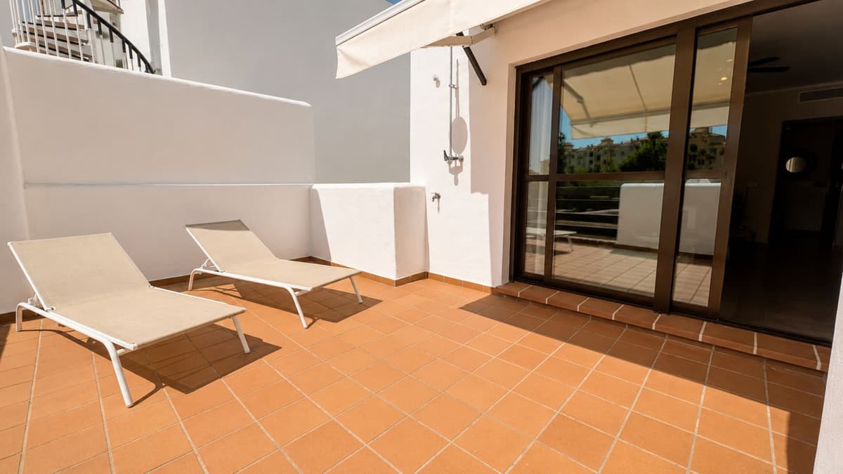 Middle Floor Apartment in Estepona — photo 7 of 10