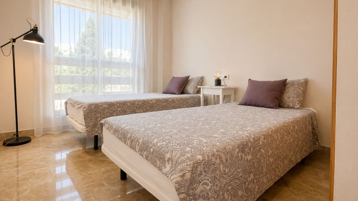 Middle Floor Apartment in Estepona — photo 8 of 10