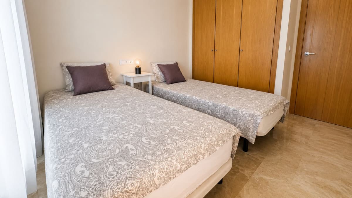 Middle Floor Apartment in Estepona — photo 9 of 10