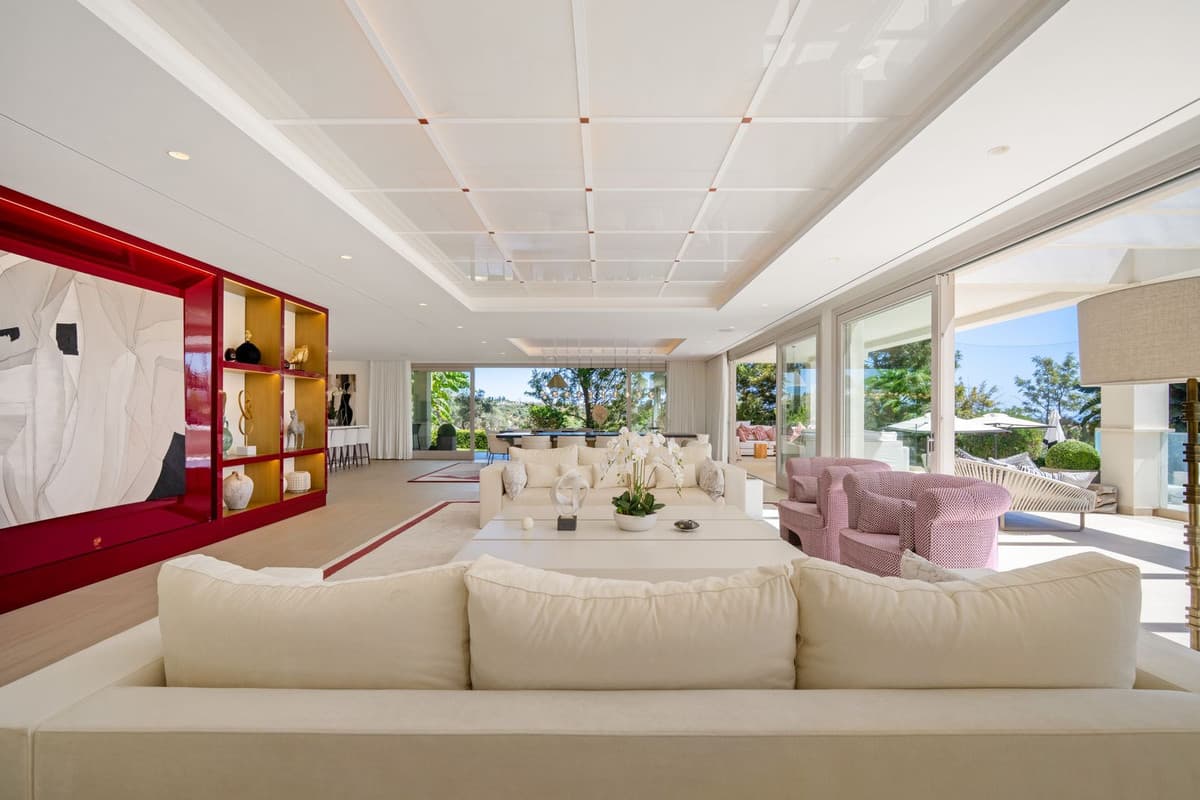 Detached Villa in Aloha — photo 9 of 10