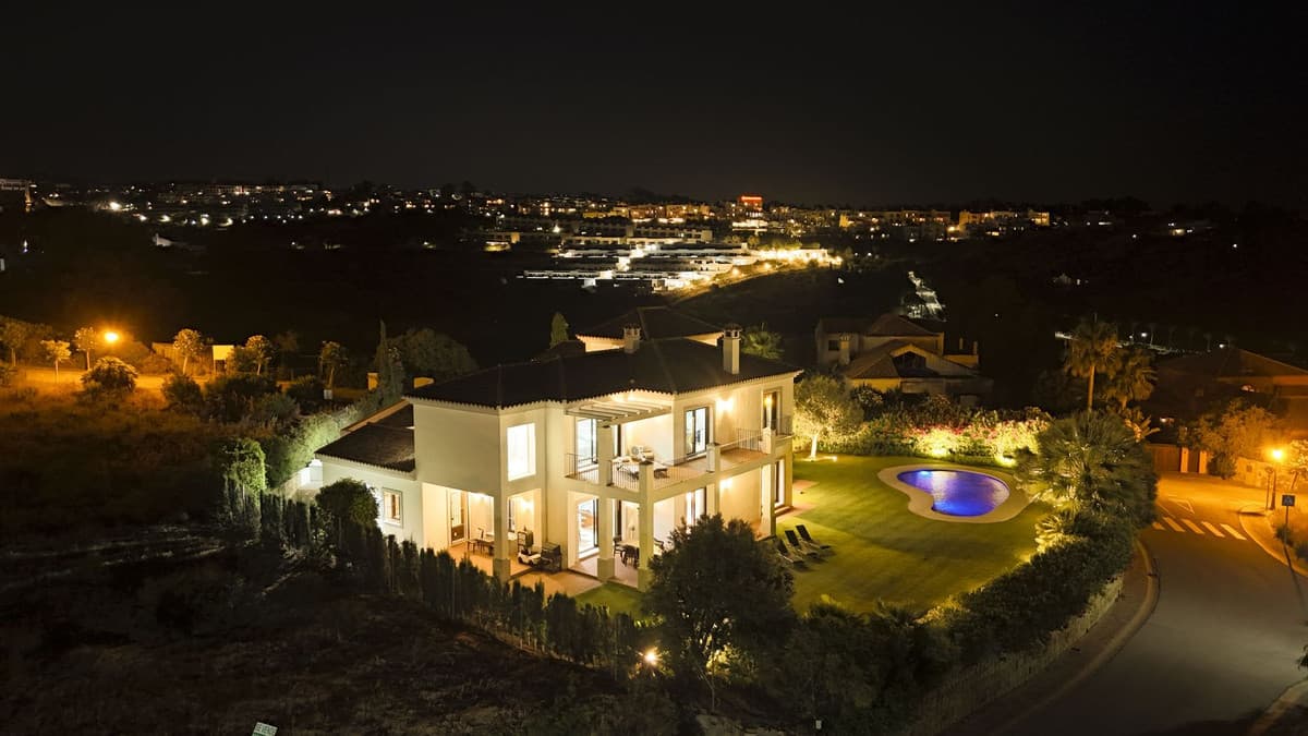 Detached Villa in San Diego — photo 4 of 10