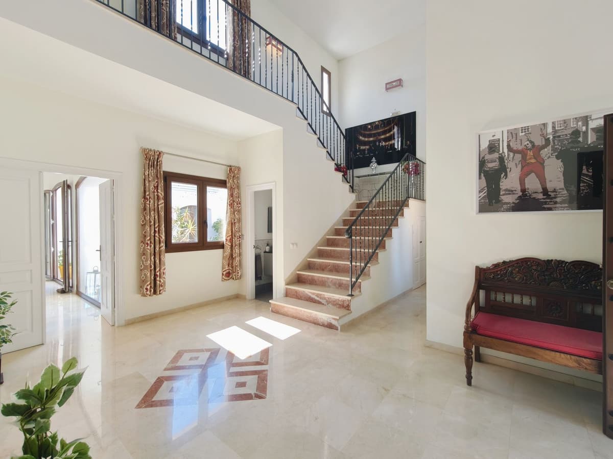 Detached Villa in San Diego — photo 8 of 10
