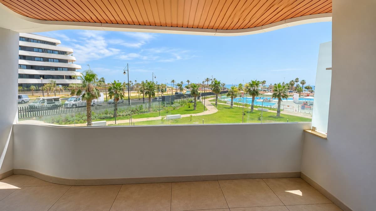 Middle Floor Apartment in Torremolinos — photo 4 of 10