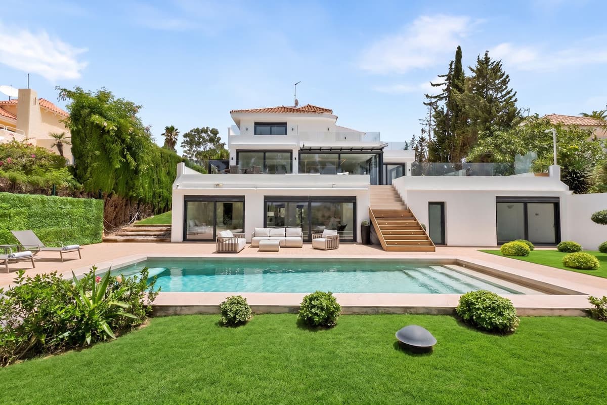 Detached Villa in Nueva Andalucía — photo 2 of 10