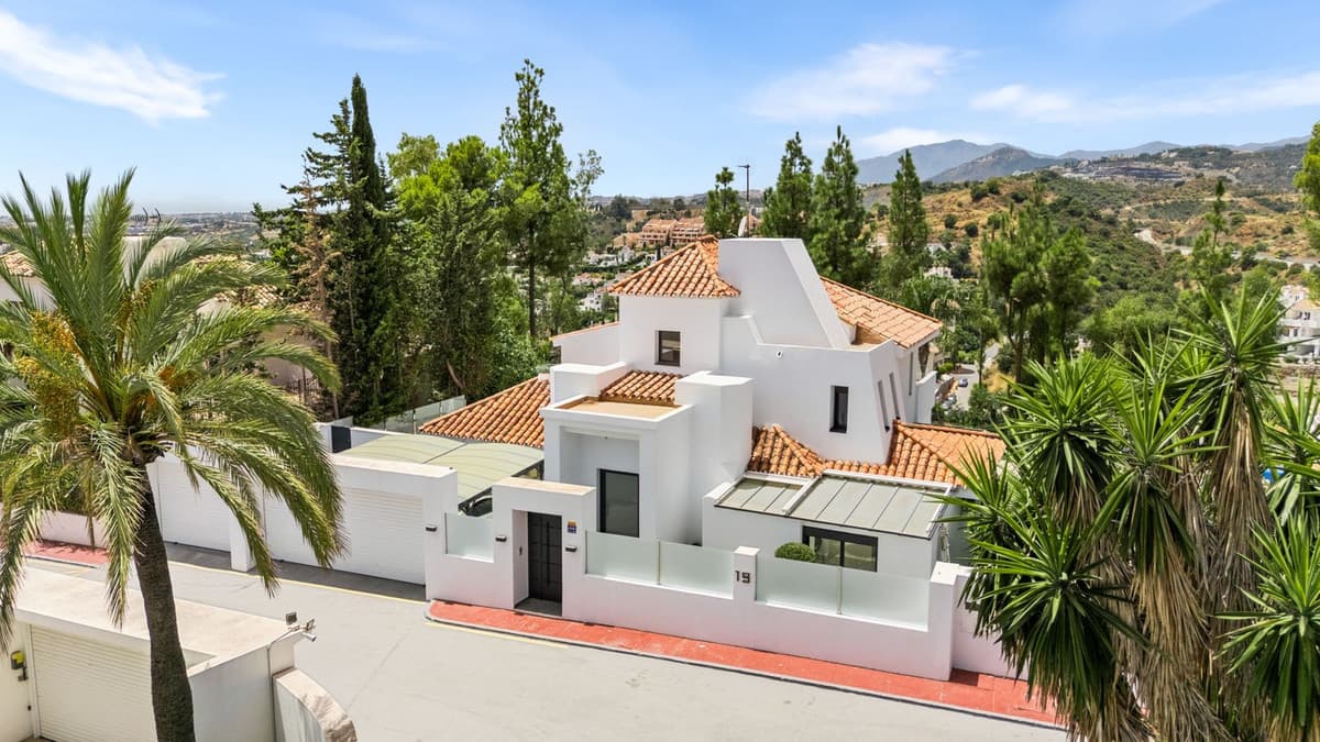Detached Villa in Nueva Andalucía — photo 3 of 10