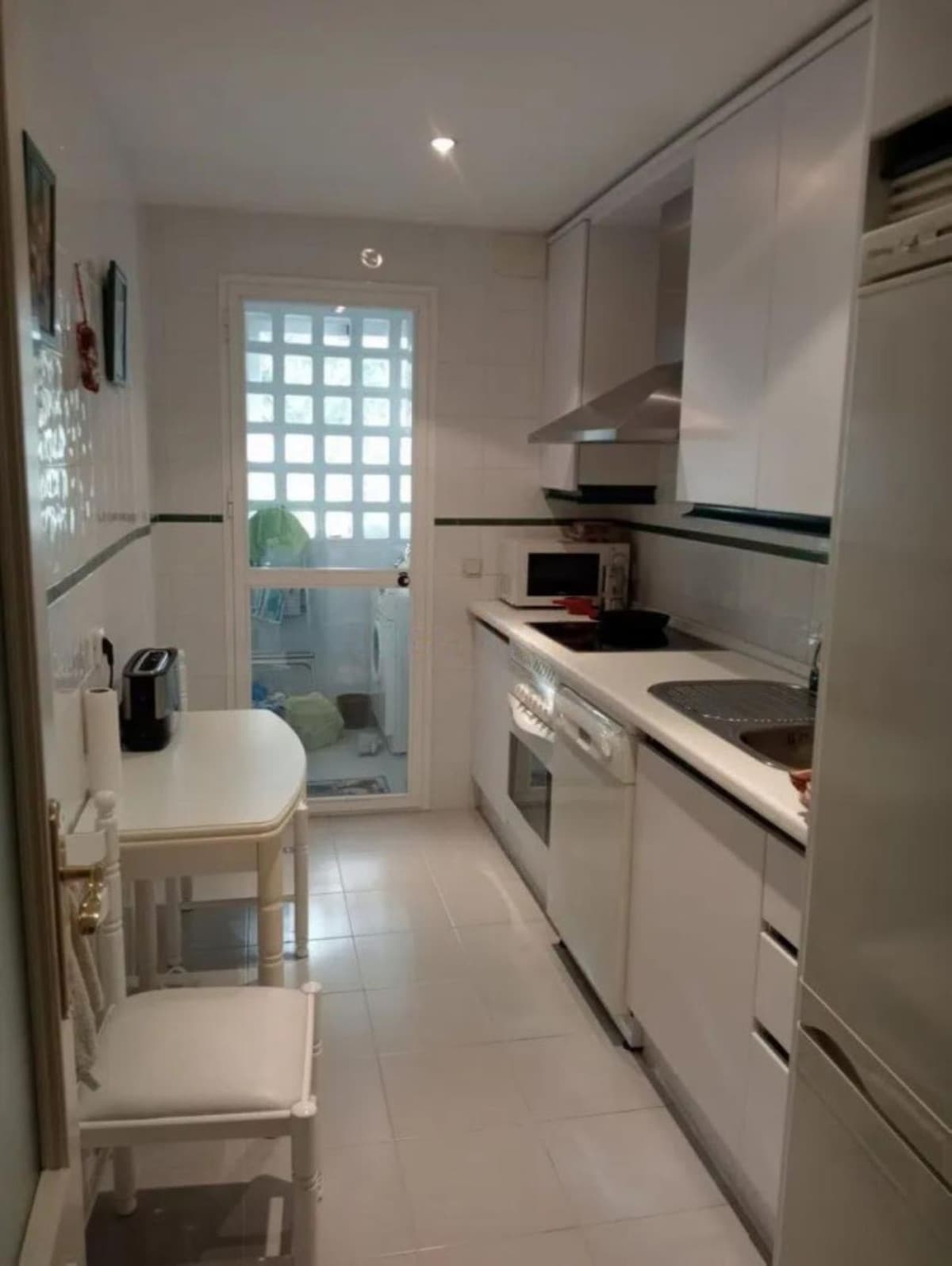Middle Floor Apartment in Marbella — photo 3 of 10